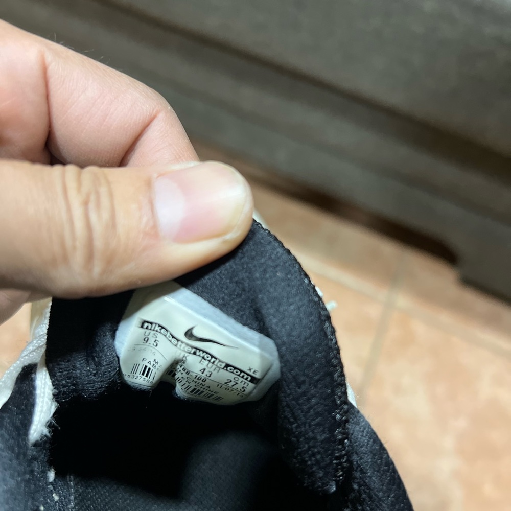 Nike - Picture 2 of 5